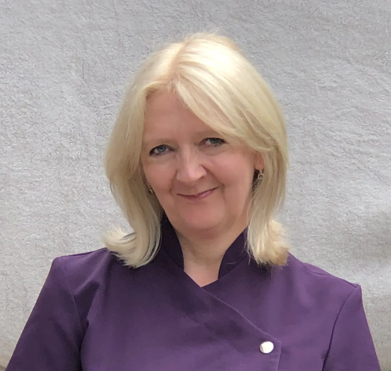 Portrait of Sharon, qualified reflexologist.